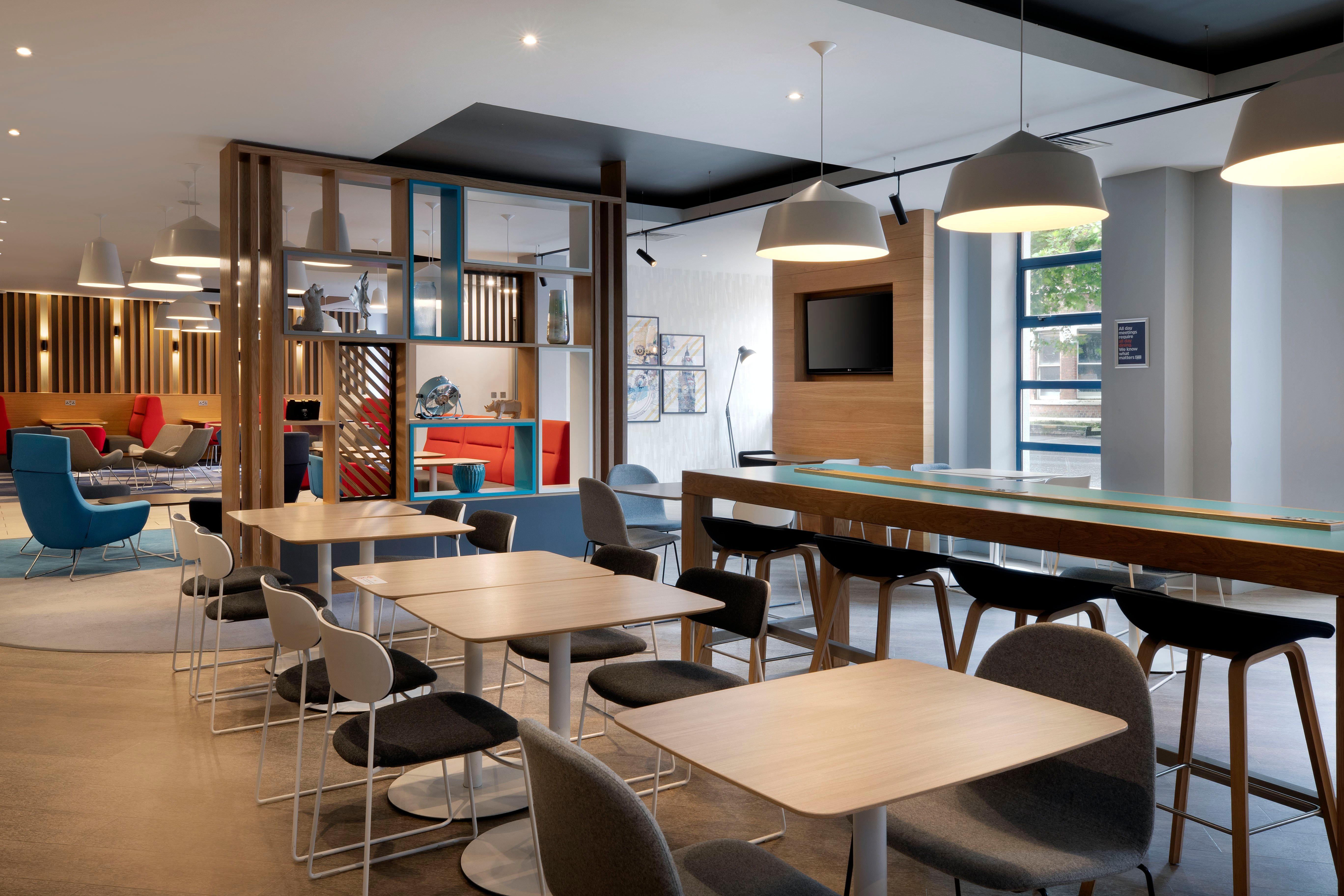 Holiday Inn Express Belfast City By Ihg Екстер'єр фото