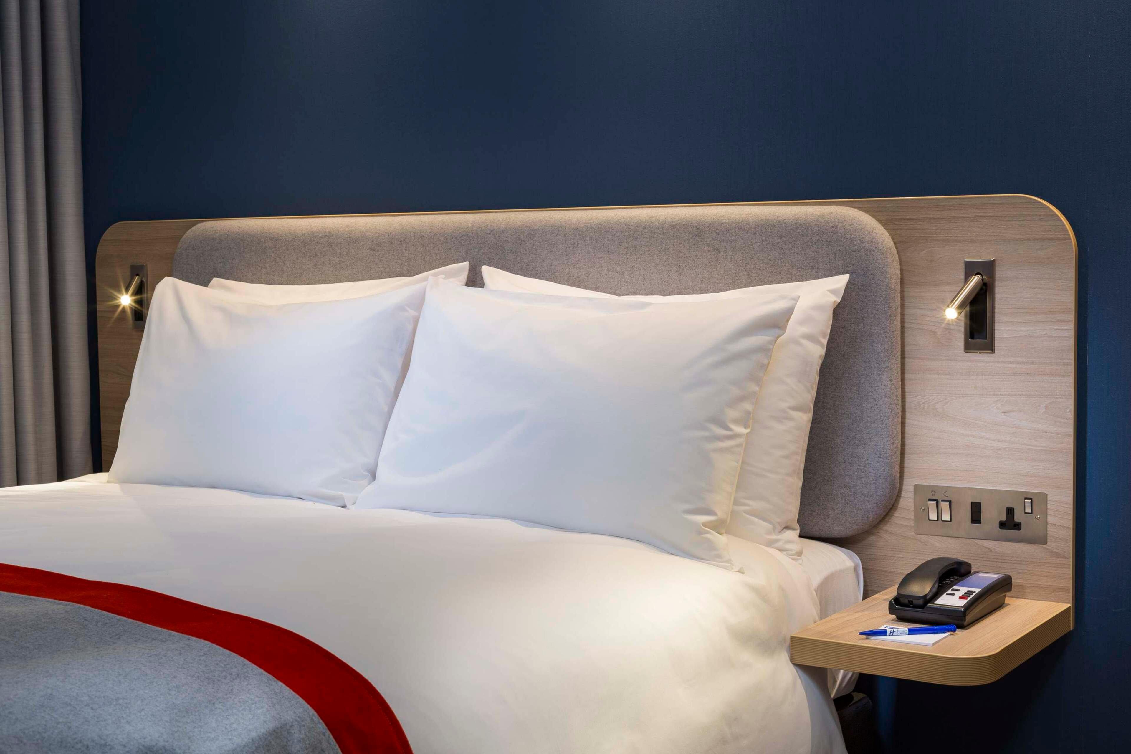 Holiday Inn Express Belfast City By Ihg Екстер'єр фото