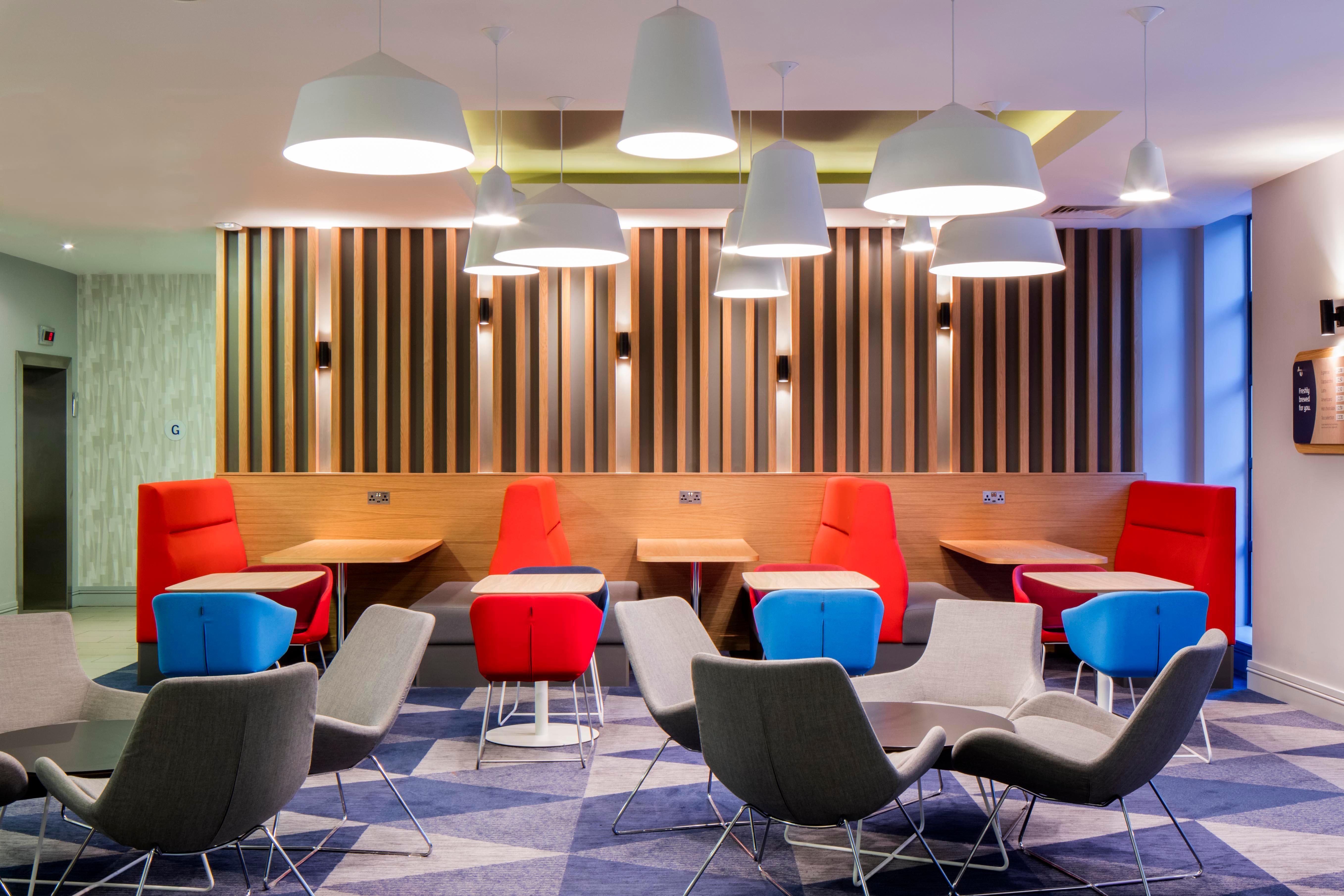 Holiday Inn Express Belfast City By Ihg Екстер'єр фото