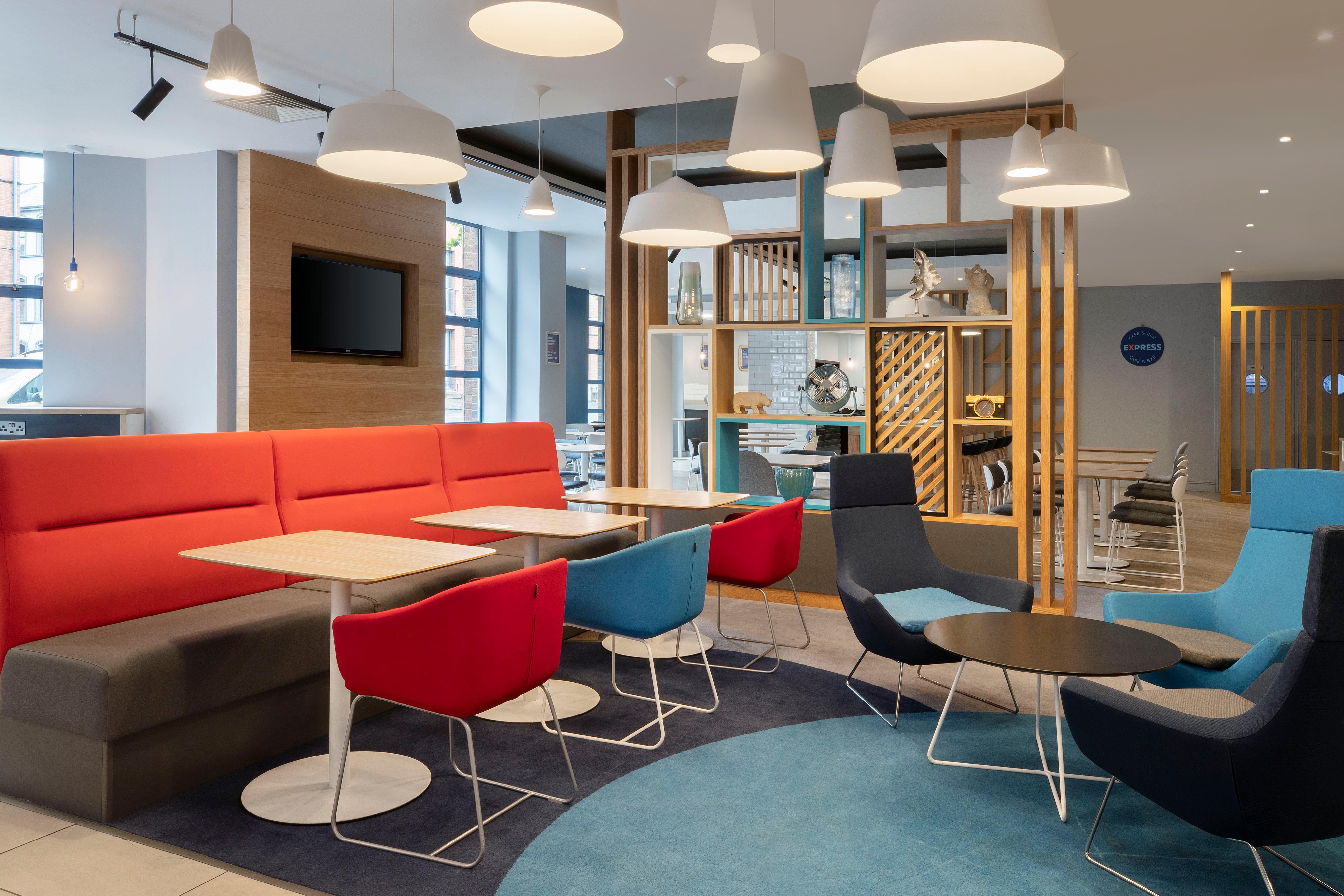 Holiday Inn Express Belfast City By Ihg Екстер'єр фото