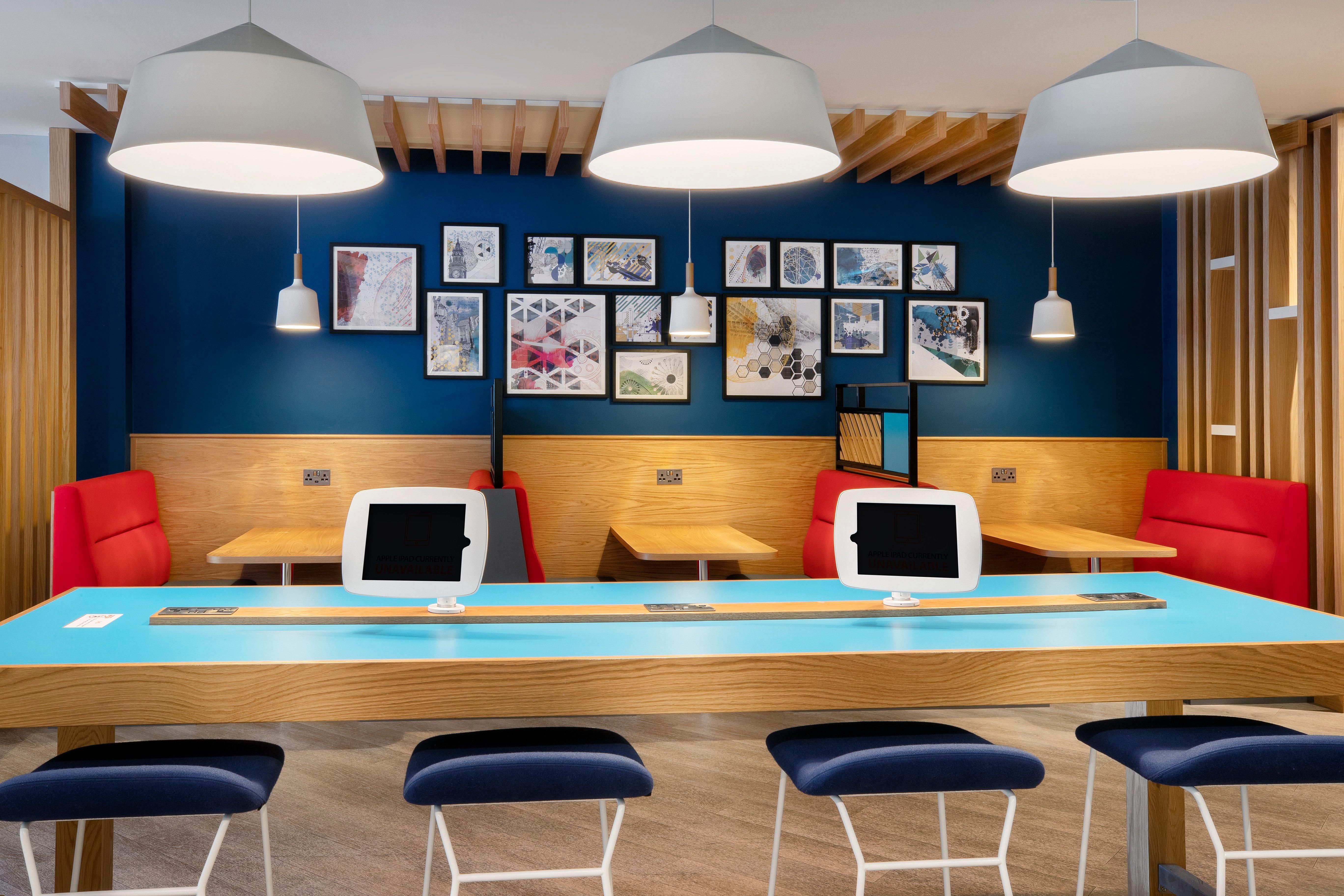 Holiday Inn Express Belfast City By Ihg Екстер'єр фото