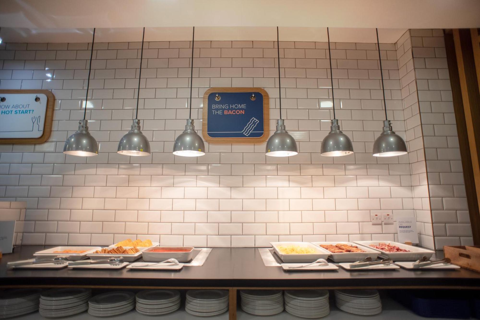 Holiday Inn Express Belfast City By Ihg Екстер'єр фото