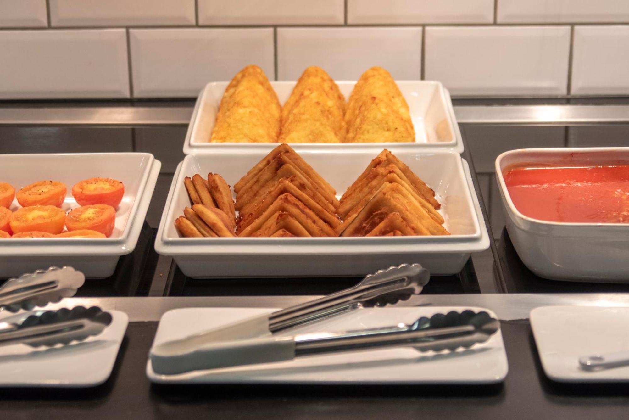 Holiday Inn Express Belfast City By Ihg Екстер'єр фото